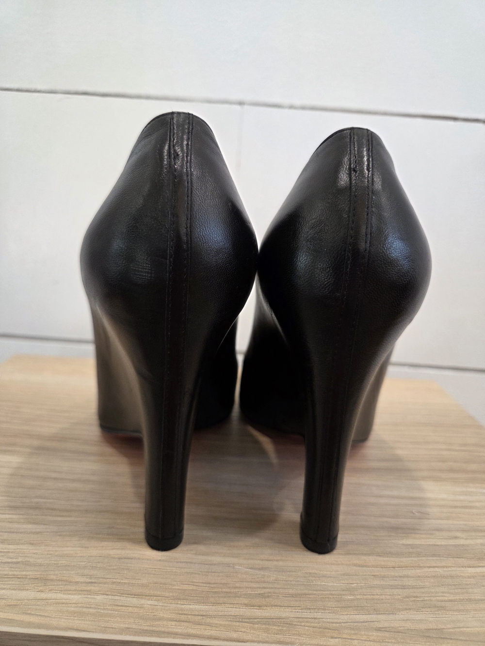 Christian Louboutin Classic Pumps - Picture 5 of 11